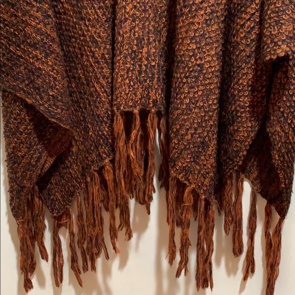 DO EVERY THING IN LOVE PONCHO OSZ RUST/BLK FRINGE - Picture 6 of 6